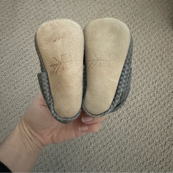Freshly Picked Textured Gray Leather Moccasin Baby Shoe size 2 - Picture 3 of 8